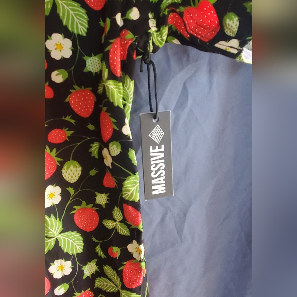 Massive Men's XL Black, Green And Red Strawberry Print Shirt, NWT - Picture 2 of 5